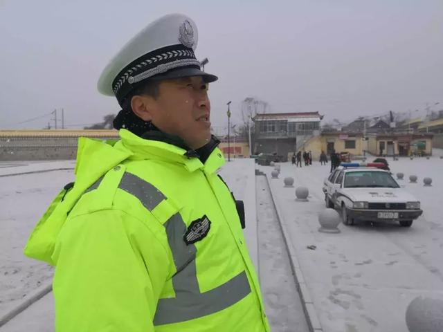 甘南交警全力保障瞻佛节期间道路安全畅通